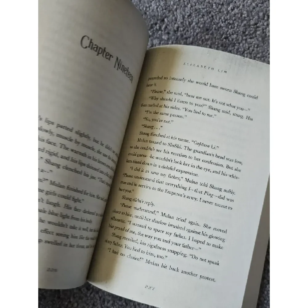 Disney Twisted Tale Reflection Book – Mulan Story Retelling Like New Young Adult